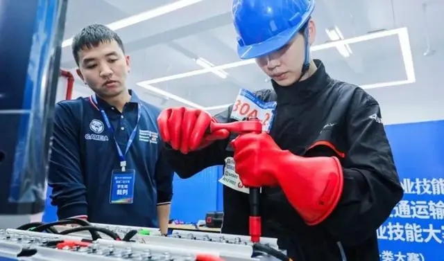 人才缺口超百萬！新能源汽修引熱議：車企大佬在線指南